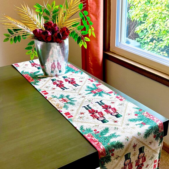 Traditional Christmas Nutcrackers Pine Berries Gifts 72" Linen Table Runner New - Picture 1 of 7